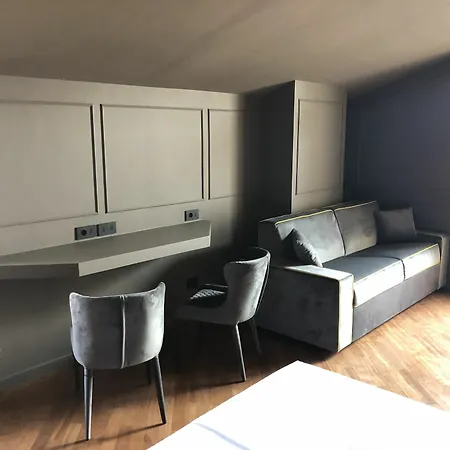 Garibaldi Hotel 2*